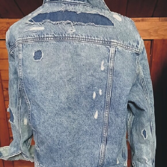 Calvin Klein Denim Jacket Small + fits Medium made in Bangladesh - Picture 2 of 5